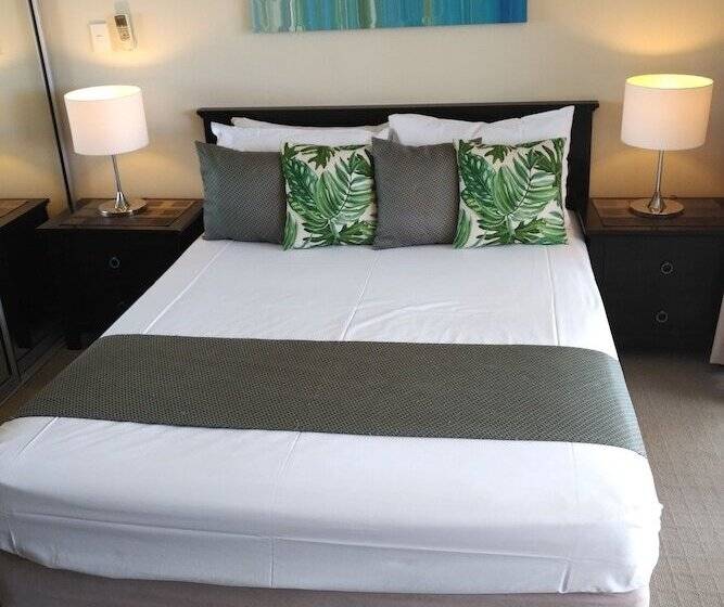 スタンダードスタジオ, Airlie Central Apartments