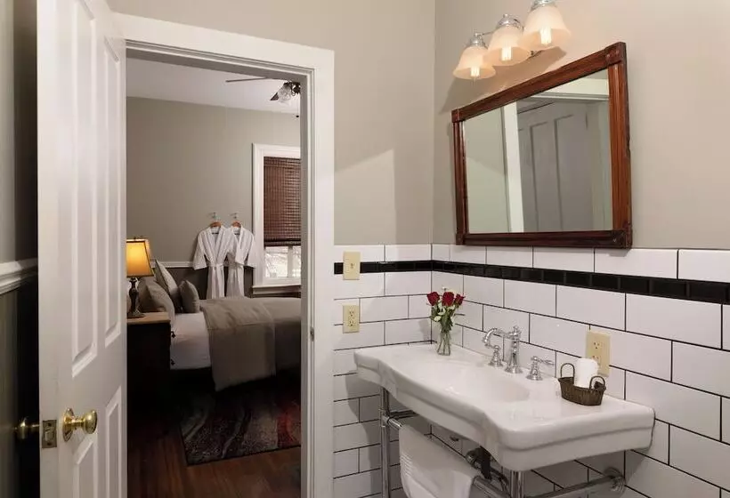 デラックスルーム, Rosemont Inn