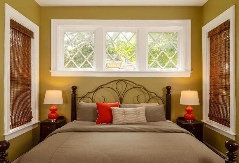 غرفة ديلوكس سرير كينج, Rosemont Inn