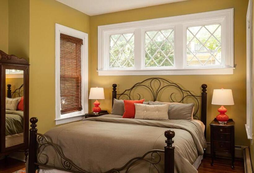 Номер Deluxe Кровать Кинг, Rosemont Inn