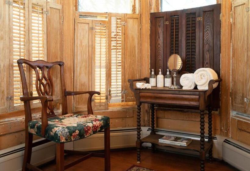 غرفة قياسية سرير كينج, Rosemont Inn