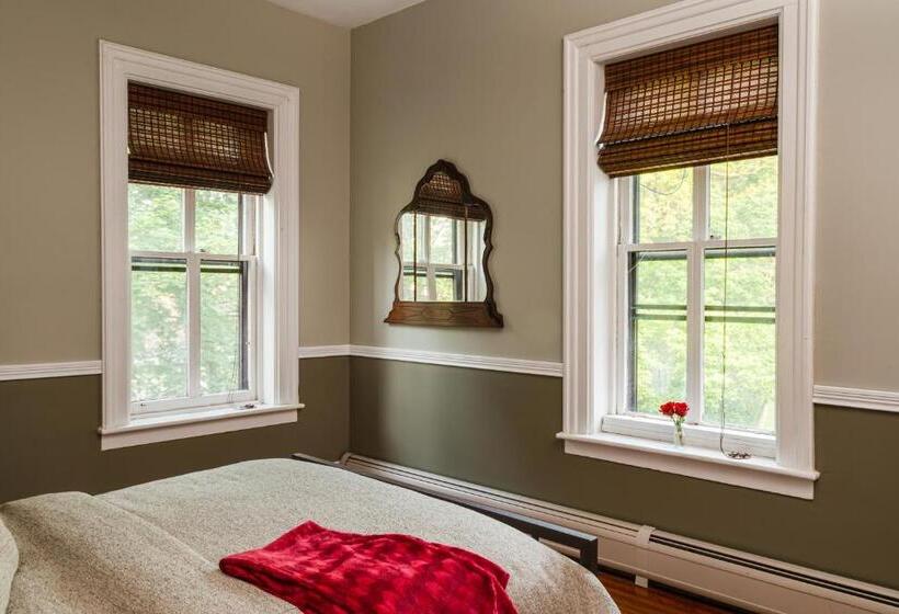 غرفة قياسية مزوَّدة بجاكوزي, Rosemont Inn