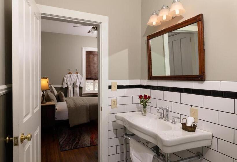 Номер Стандарт с Гидромассажем, Rosemont Inn