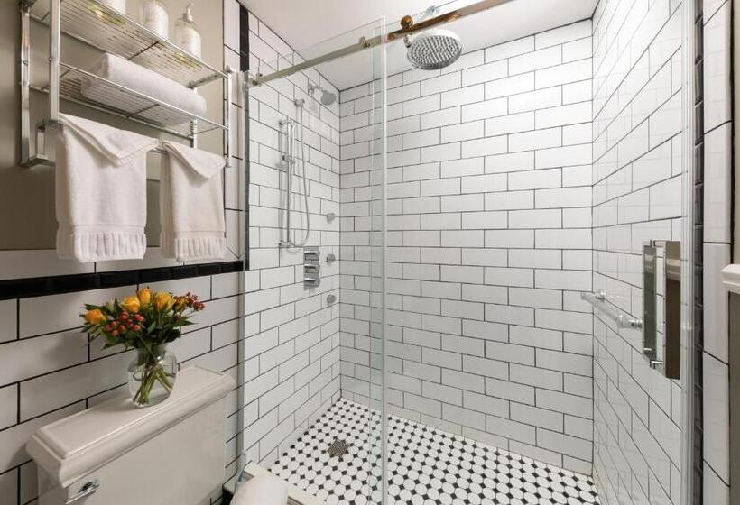 غرفة قياسية مزوَّدة بجاكوزي, Rosemont Inn