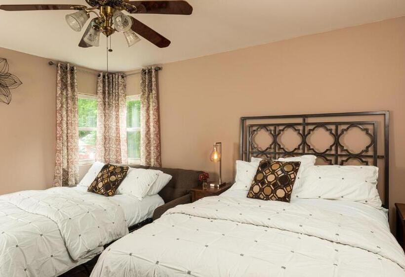 غرفة عائلية, Rosemont Inn