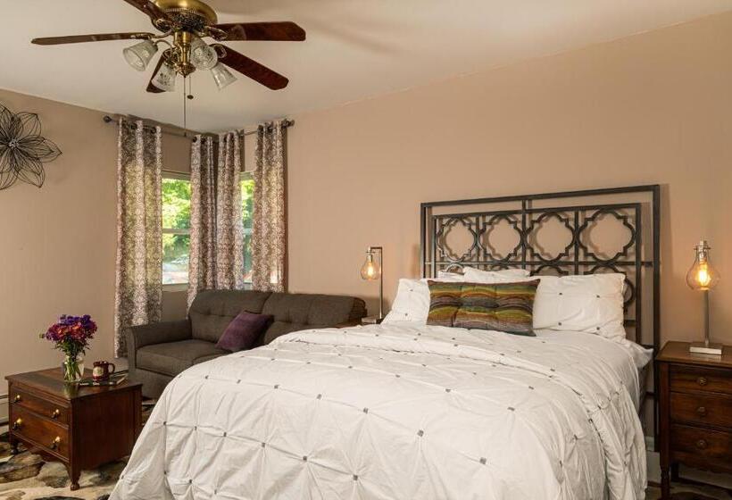 غرفة عائلية, Rosemont Inn