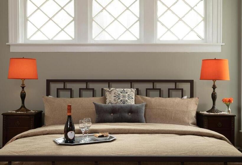 غرفة عائلية, Rosemont Inn