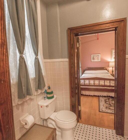 Suite Familiale, Edgewater