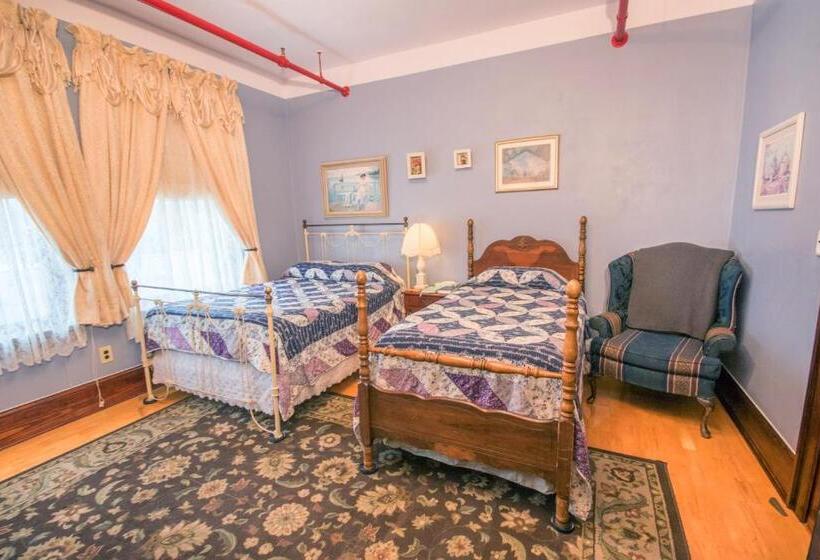 Chambre Familiale Supérieure, Edgewater