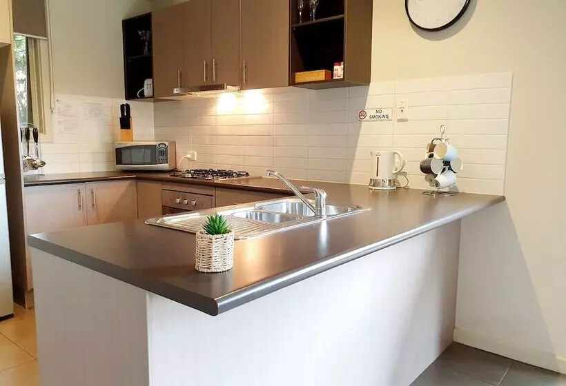 آپارتمان لوکس 1 خوابه, Central Shepparton Apartments