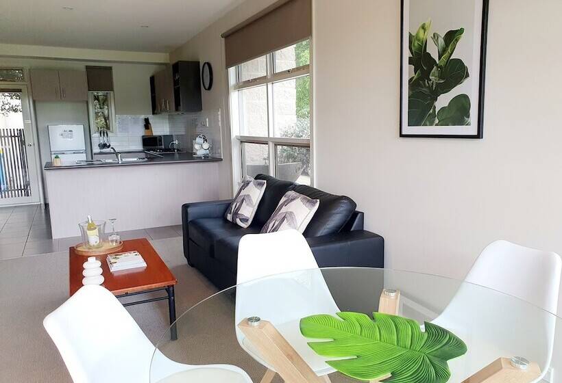 آپارتمان لوکس 1 خوابه, Central Shepparton Apartments