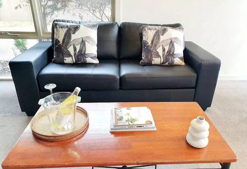 آپارتمان لوکس 1 خوابه, Central Shepparton Apartments