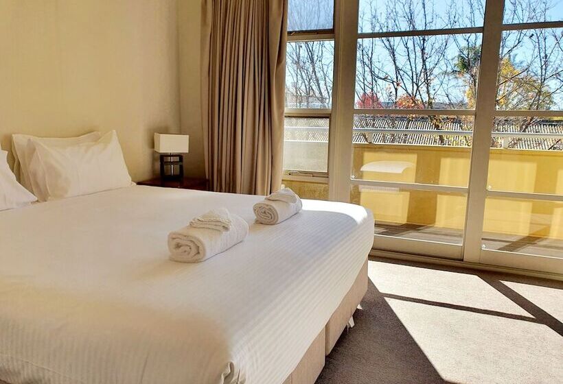 آپارتمان لوکس 1 خوابه, Central Shepparton Apartments