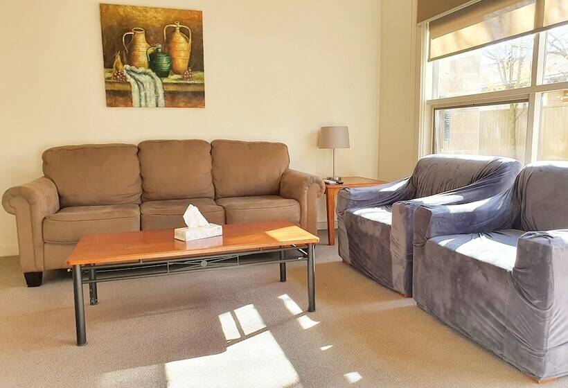 آپارتمان لوکس 1 خوابه, Central Shepparton Apartments