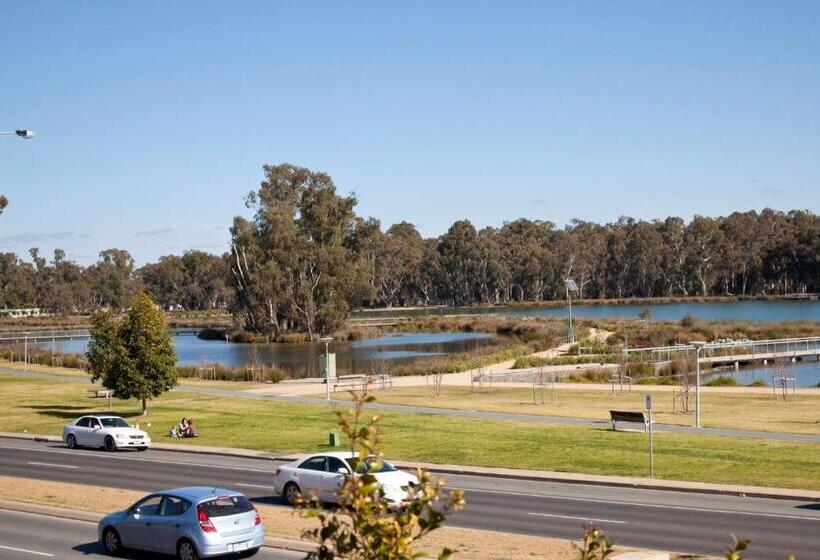 آپارتمان لوکس 2 خوابه, Central Shepparton Apartments