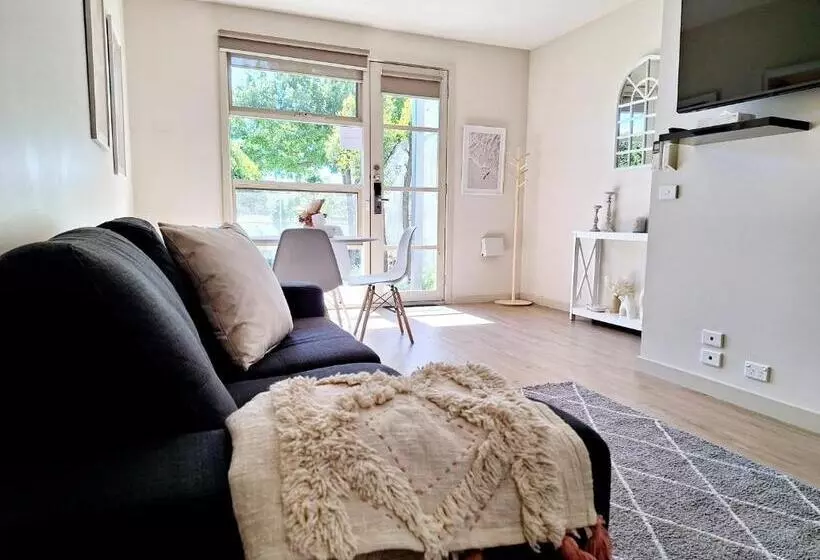 آپارتمان لوکس 2 خوابه, Central Shepparton Apartments