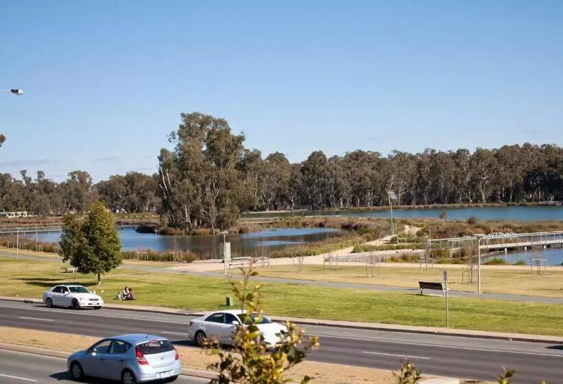 آپارتمان 1 خوابه با چشم‌انداز باغ, Central Shepparton Apartments