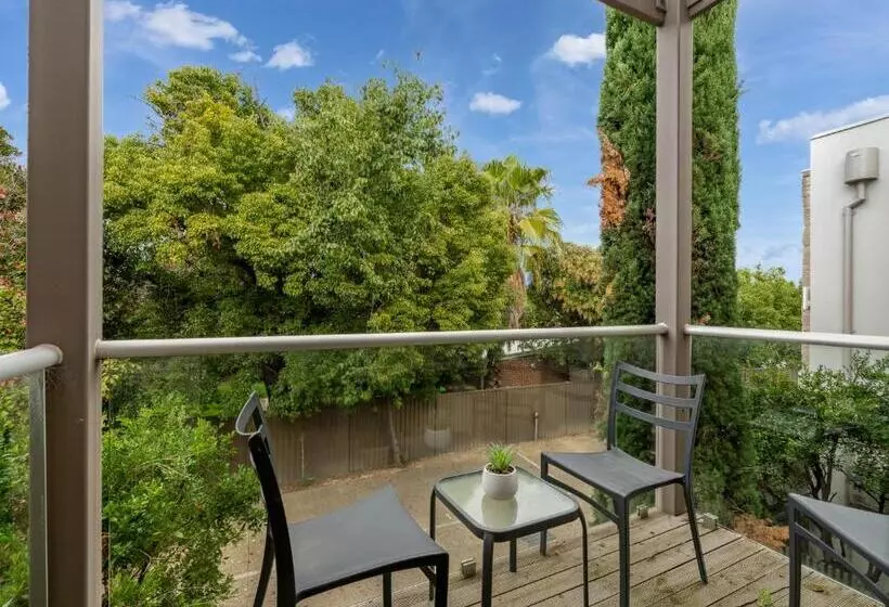 آپارتمان 1 خوابه با چشم‌انداز باغ, Central Shepparton Apartments