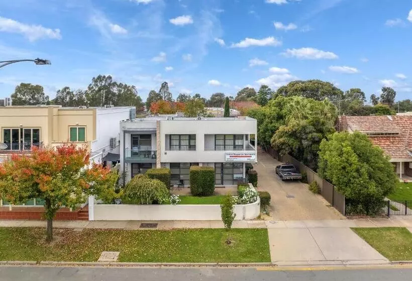 آپارتمان 1 خوابه با چشم‌انداز باغ, Central Shepparton Apartments