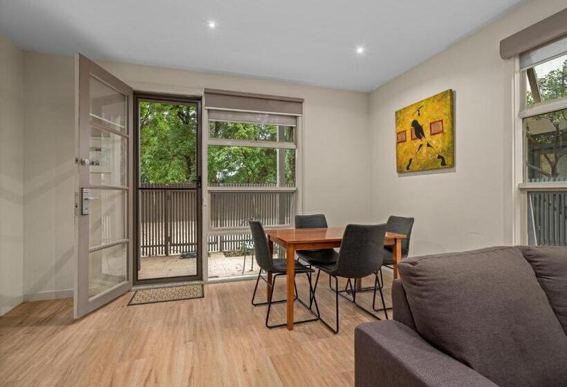 آپارتمان 1 خوابه با چشمانداز باغ, Central Shepparton Apartments