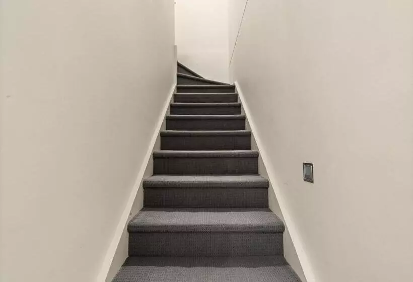 آپارتمان 1 خوابه با چشم‌انداز باغ, Central Shepparton Apartments