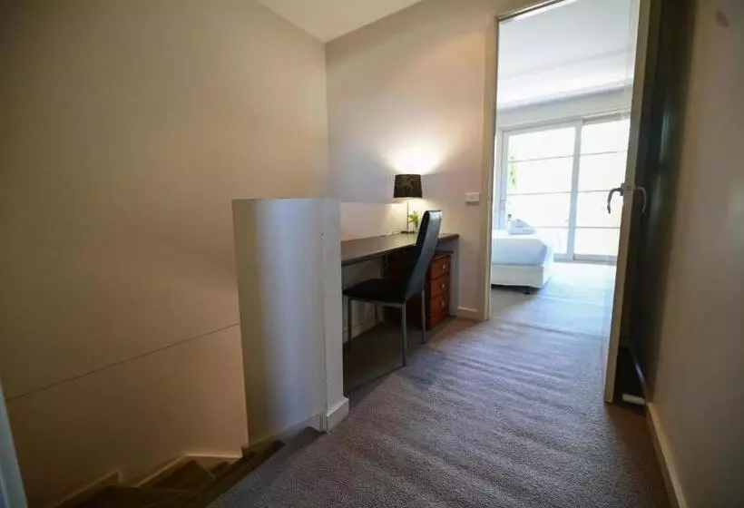 سوییت خانوادگی, Central Shepparton Apartments