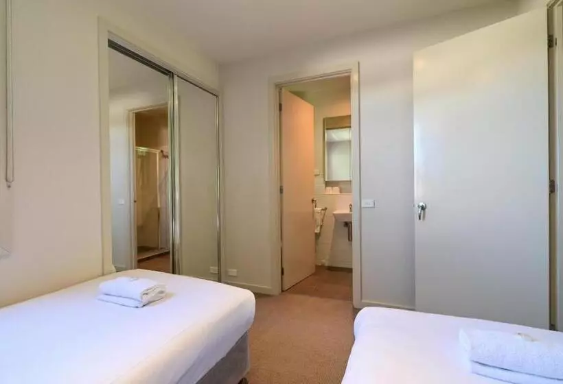سوییت خانوادگی, Central Shepparton Apartments