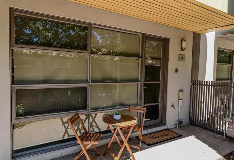 سوییت خانوادگی, Central Shepparton Apartments