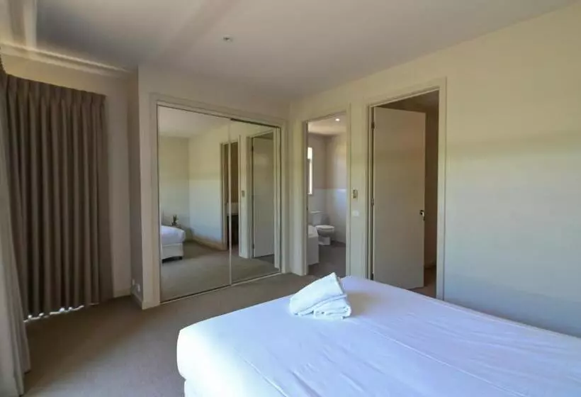 سوییت خانوادگی, Central Shepparton Apartments