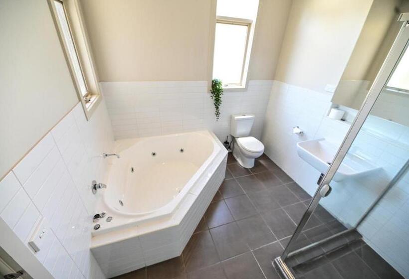 سوییت خانوادگی, Central Shepparton Apartments