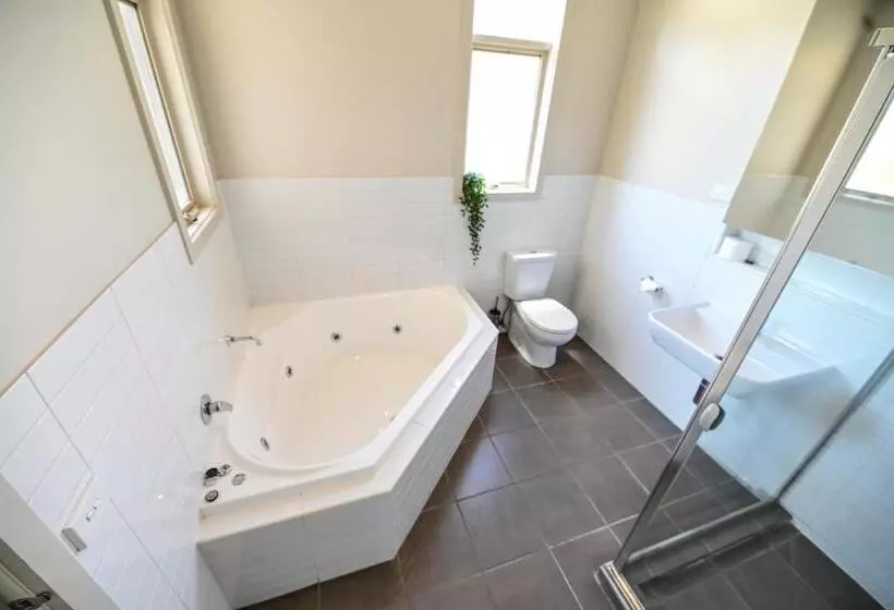 سوییت خانوادگی, Central Shepparton Apartments