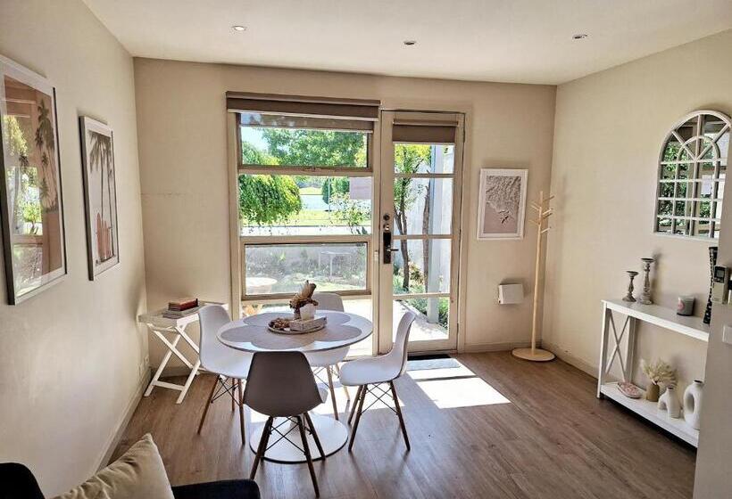آپارتمان لوکس 2 خوابه, Central Shepparton Apartments