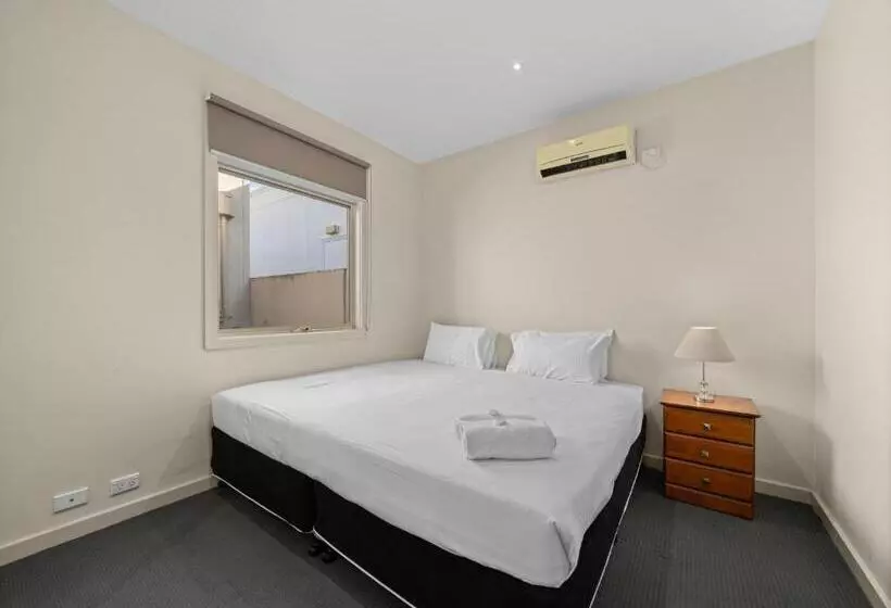آپارتمان 1 خوابه با چشم‌انداز باغ, Central Shepparton Apartments