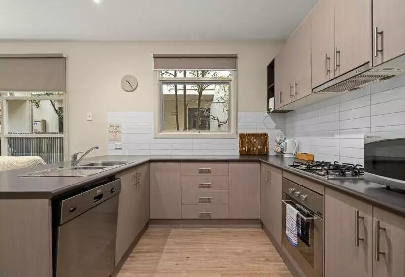 آپارتمان 1 خوابه با چشم‌انداز باغ, Central Shepparton Apartments