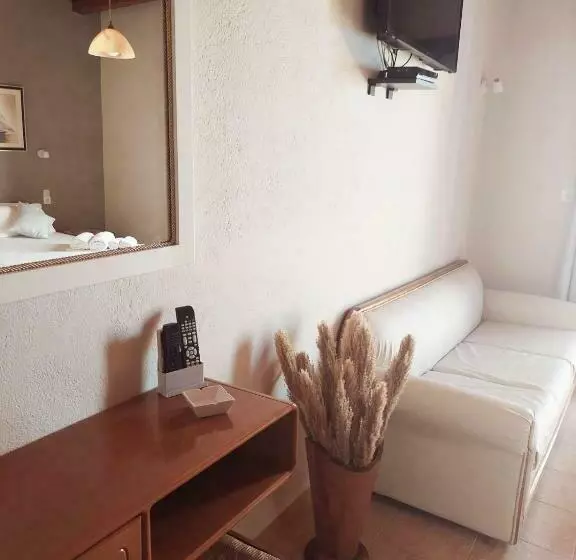 اتاق لوکس با بالکن و چشم‌انداز دریا, Agia Roumeli
