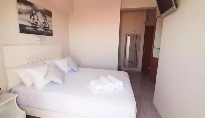 اتاق استاندارد با بالکن و چشم‌انداز دریا, Agia Roumeli