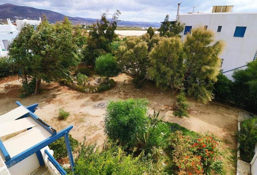 带花园景观的标准工作室, Coralli Beach Apartments