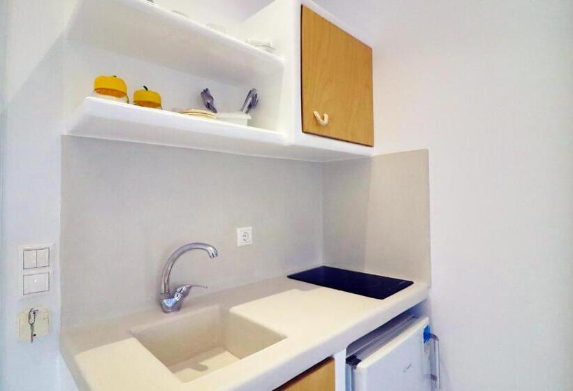 带花园景观的标准工作室, Coralli Beach Apartments