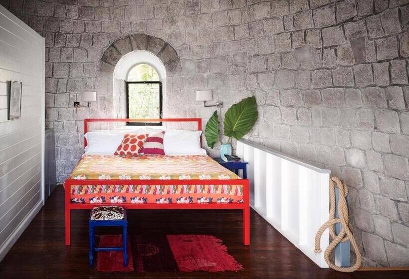 سوییت, Golden Rock Nevis