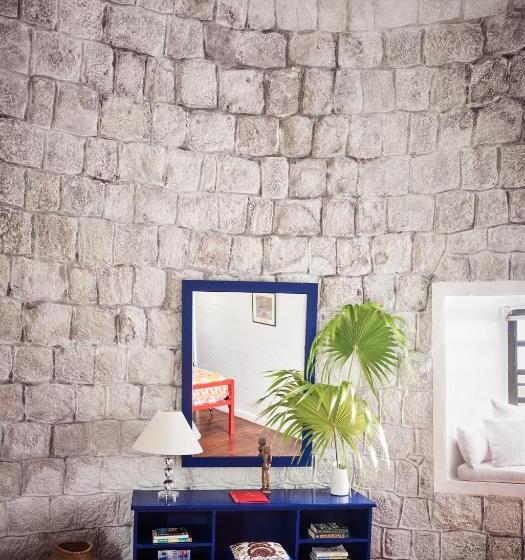 سوییت, Golden Rock Nevis