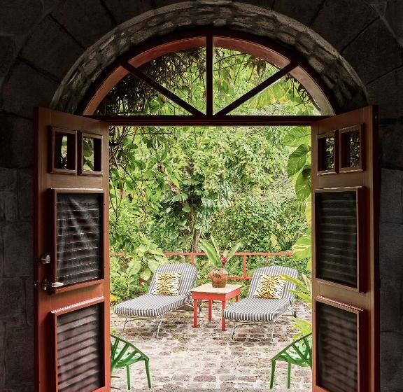 سوییت, Golden Rock Nevis