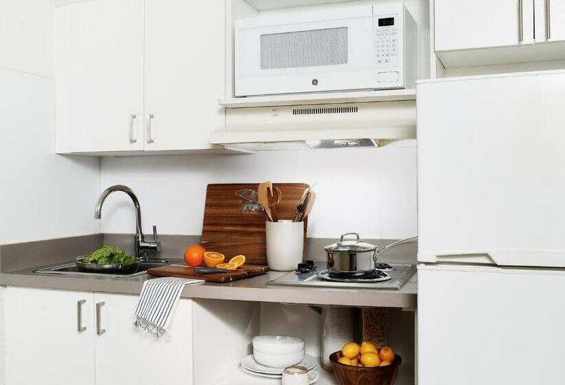 스위트 킹사이즈 침대, Intown Suites Extended Stay Columbus Ga