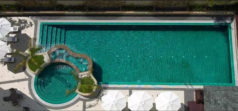 Deluxe-studio, Royale Chulan The Curve