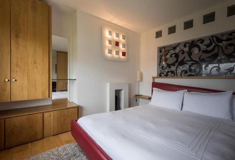 수피리어 룸, Una