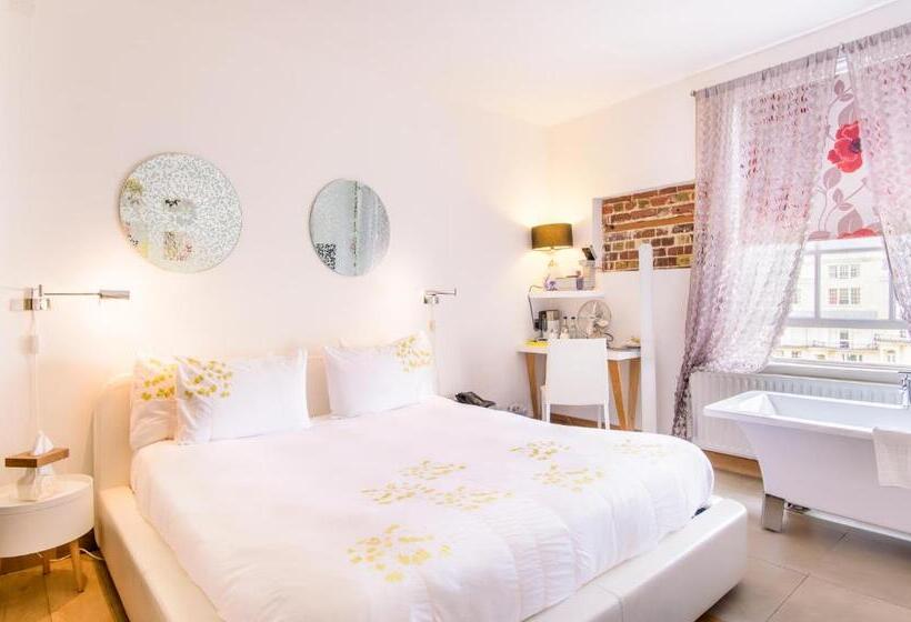 수피리어 룸, Una