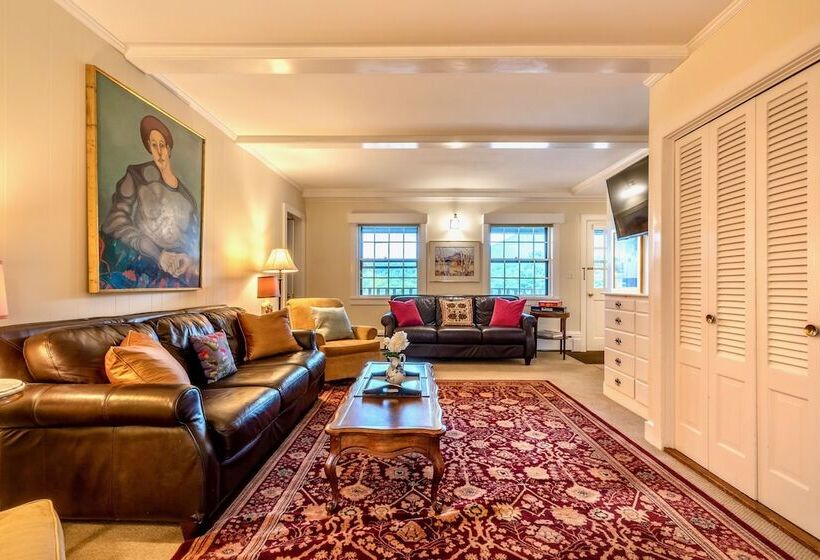 １ベッドルームハウス, Wilburton Inn