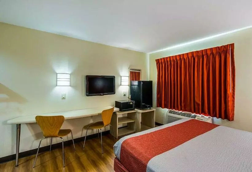 キングサイズベッドのスタンダードルーム, Motel 6urbana, Il