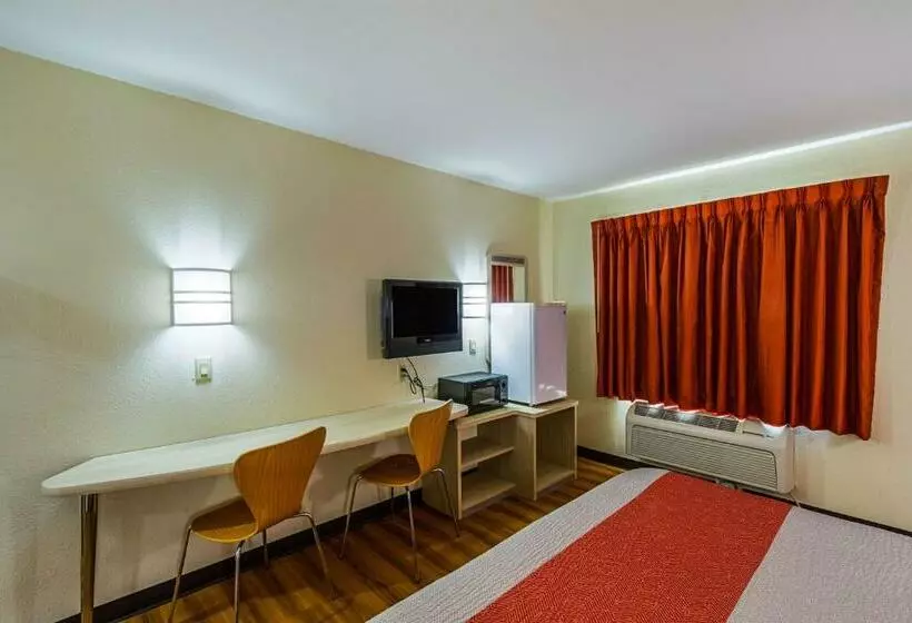 キングサイズベッドのスタンダードルーム, Motel 6urbana, Il
