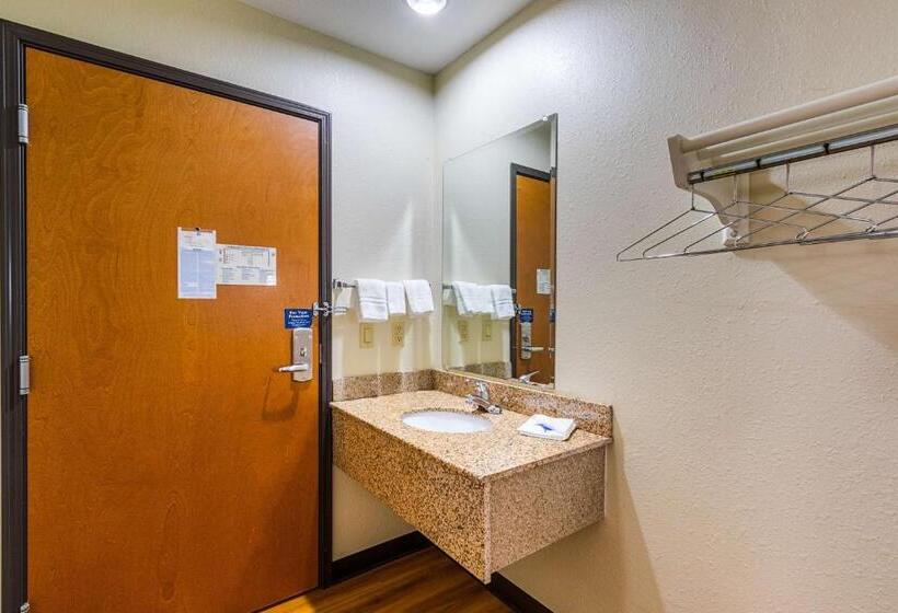 חדר סטנדרט עם מיטת קינג, Motel 6urbana, Il