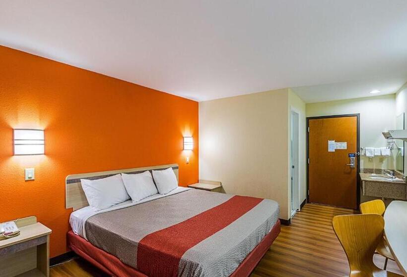 חדר סטנדרט עם מיטת קינג, Motel 6urbana, Il